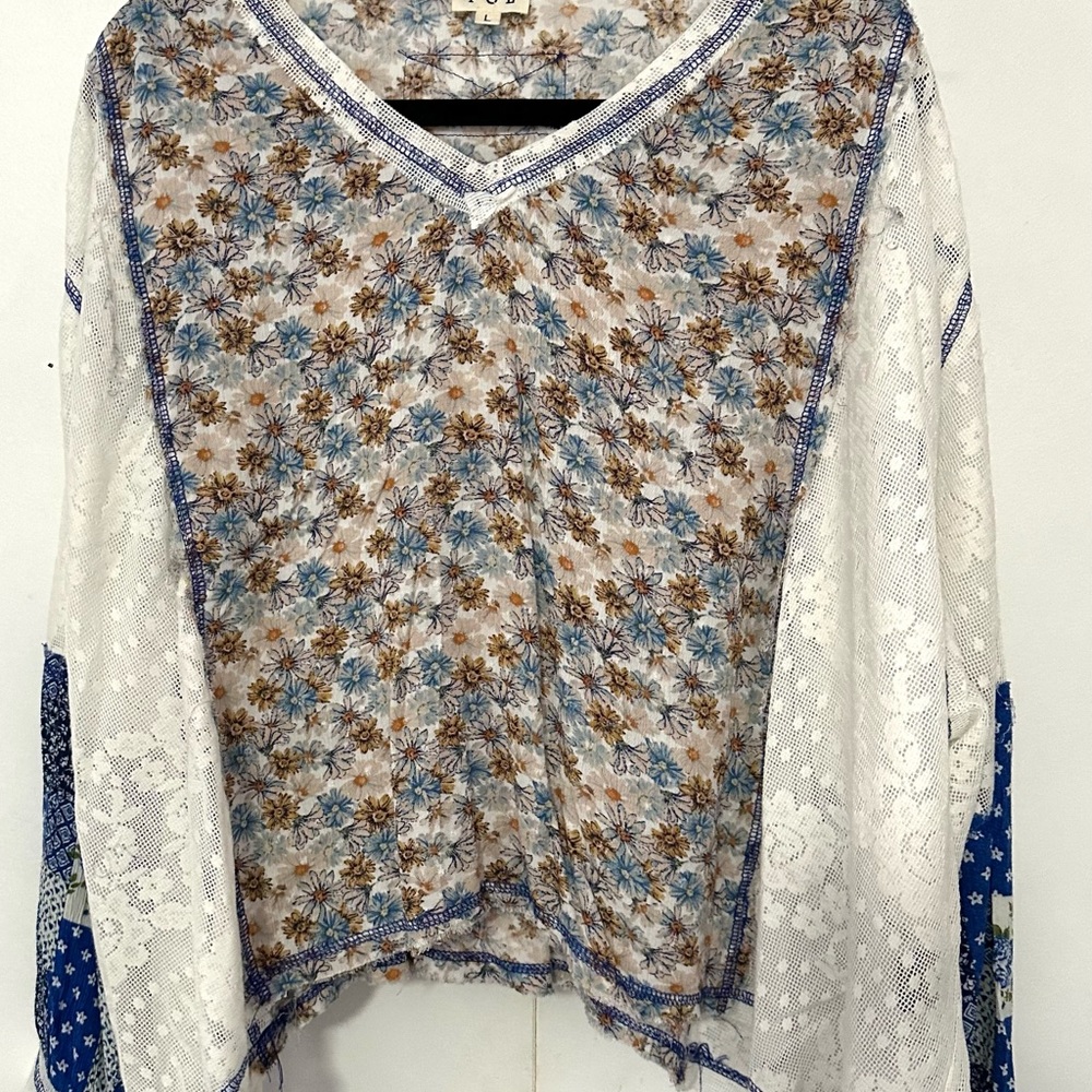 POL Floral Patchwork Lace V-Neck Top – Size L, New